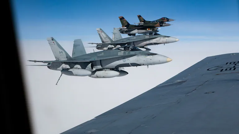 EUA e Canadá interceptam aviões militares da Rússia e da China voando perto do Alasca