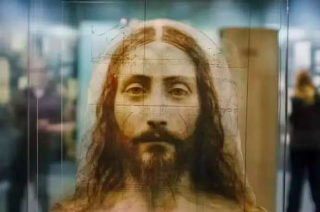 Tecnologia na religião: Inteligência Artificial recria rosto de Jesus do Santo Sudário