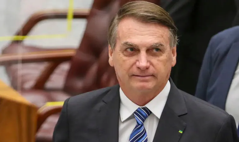 Especialistas divergem sobre benefício a Bolsonaro em projeto que altera Lei da Ficha Limpa