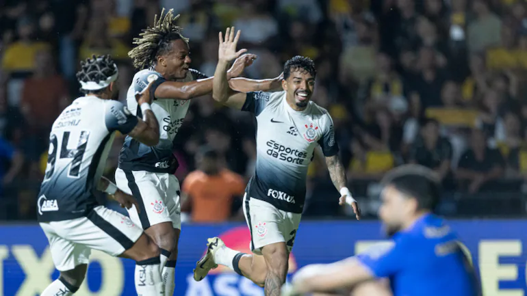 Pacto entre Ramón e time: esquecer a política. Segredo da arrancada espetacular do Corinthians. Sete vitórias seguidas e Libertadores ‘à mão’