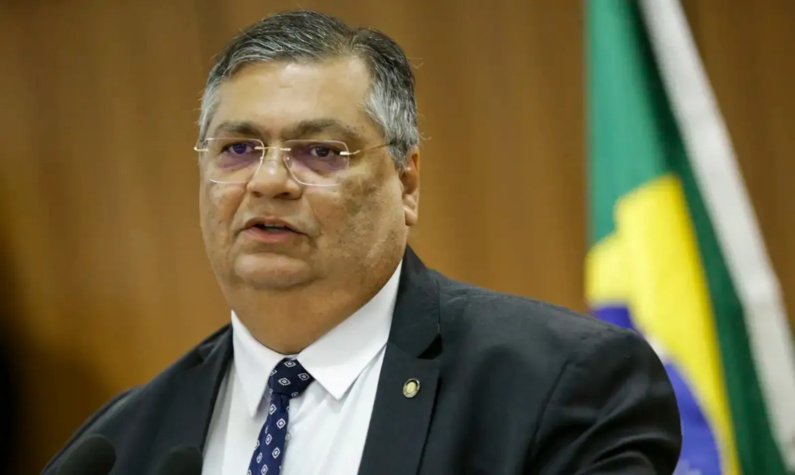 Parlamentares criticam decisão de Dino de suspender R$ 4 bi em emendas