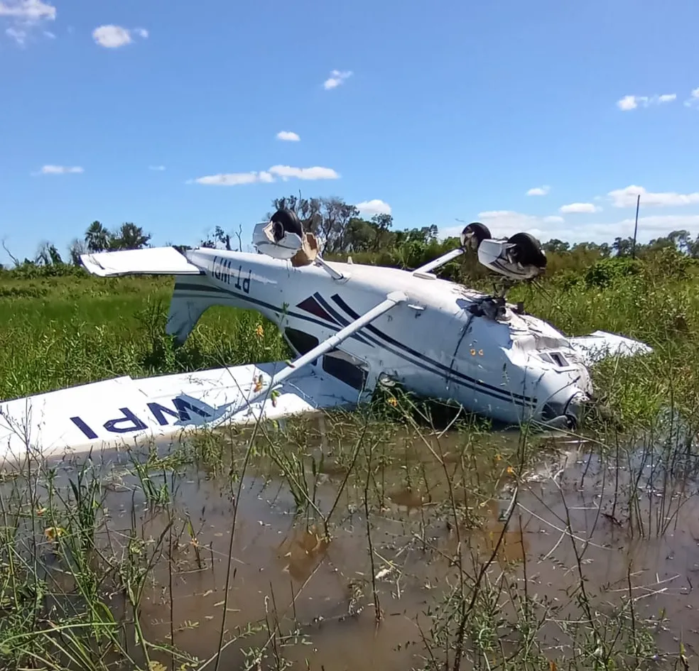 Avião cai e três pessoas são resgatadas em área de difícil acesso no Pantanal