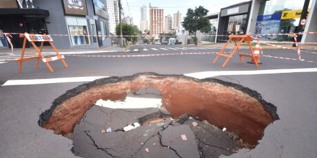 Cratera na Av. Mato Grosso deve ser fechada ainda hoje  