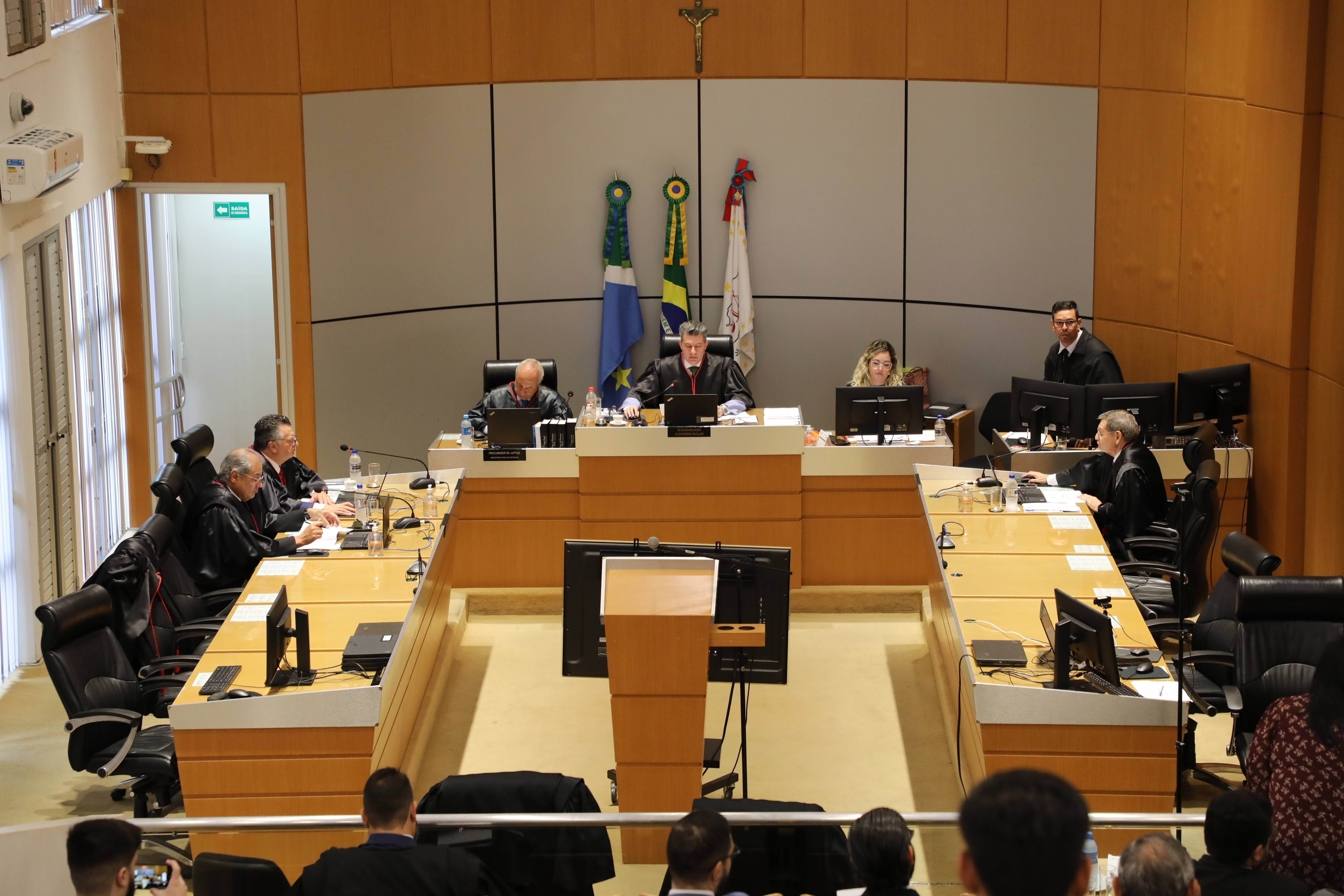 Empresa de panificação deve indenizar casal que adquiriu produto com presença de larvas