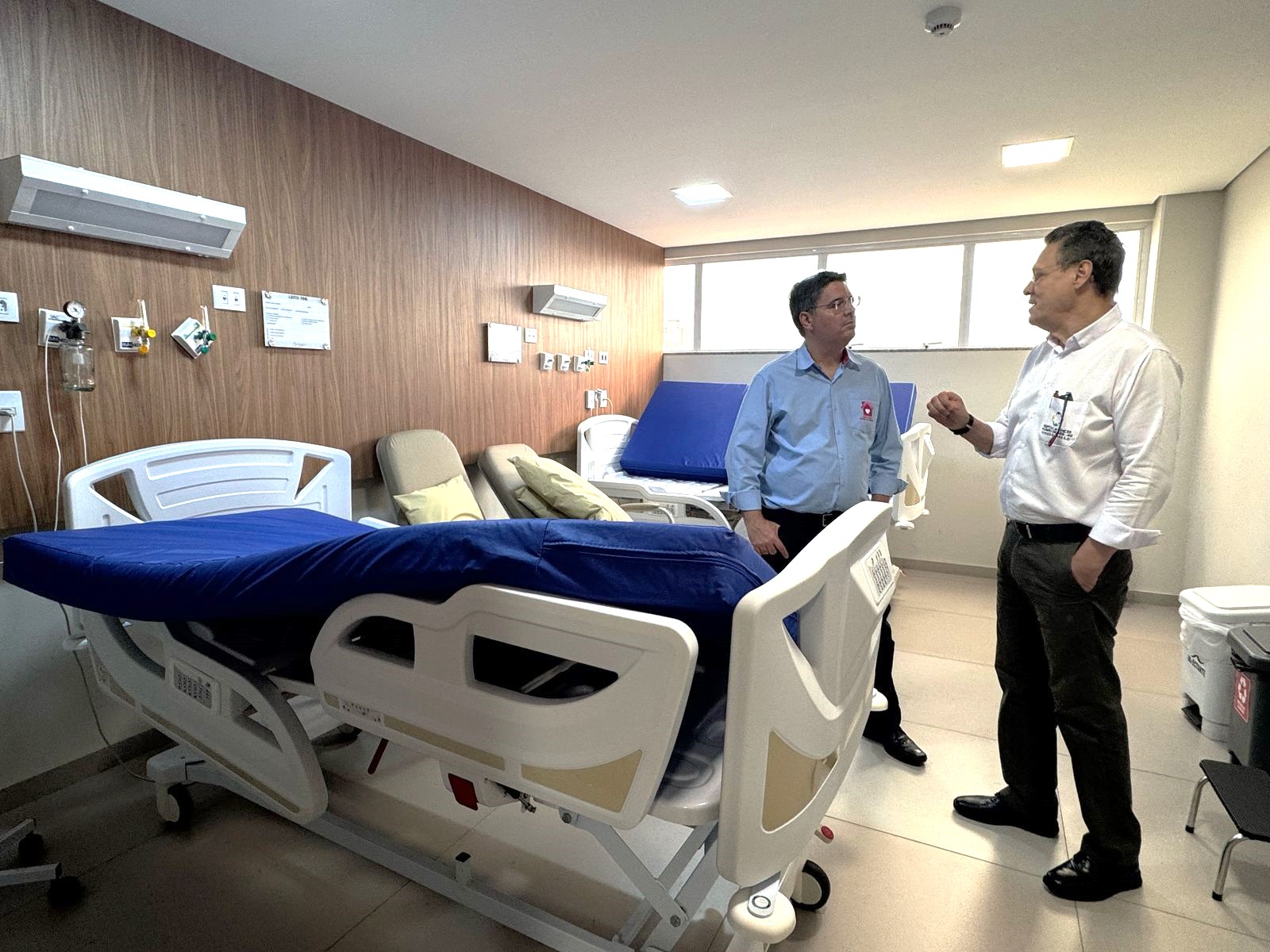 Dr. Victor Rocha visita novos leitos do Hospital de Câncer Alfredo Abrão e defende convênio para atender demanda reprimida da saúde pública