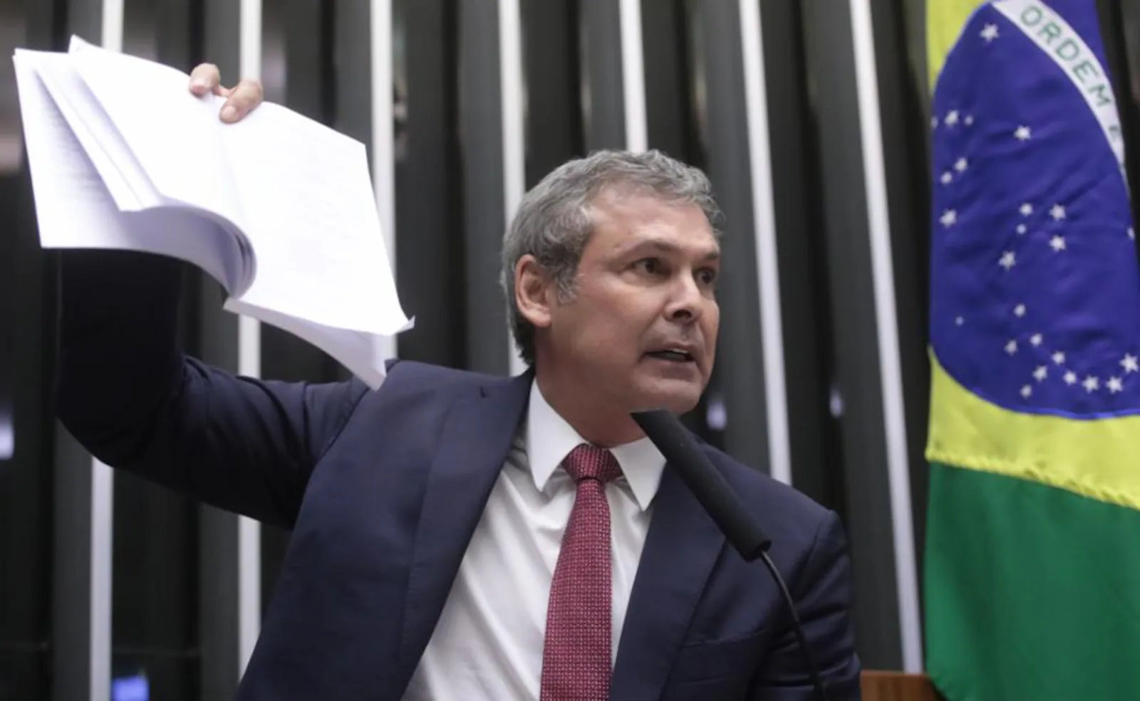 Partidos prometem acionar STF contra decisão da Câmara de suspender ação sobre golpe