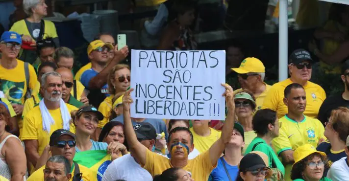 Senador Nelsinho Trad participa de ato pró-anistia e se aproxima de Bolsonaro