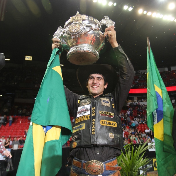 Título Mundial Volta Para o Brasil: Silvano Alves é Tricampeão de Rodeio nos EUA