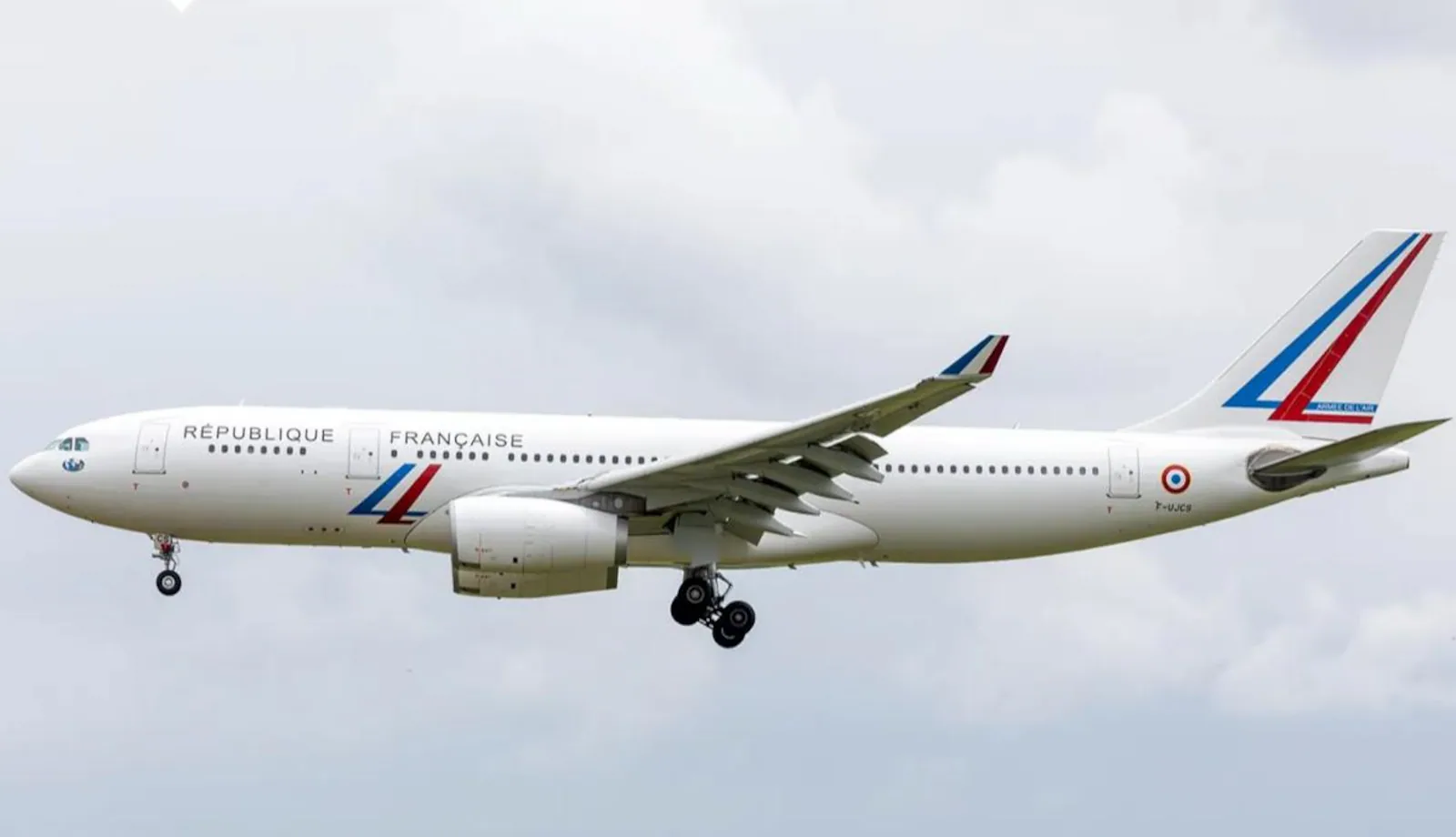 Exclusiva Folha do Estado do Brasil: Avião em que Macron levou "safanão" da esposa tem sistema antimíssil e custou R$ 1,1 bilhão