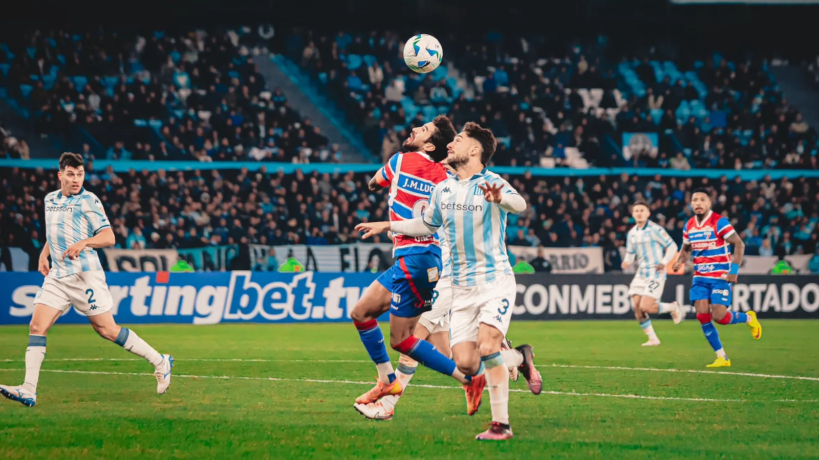 Fortaleza perde para o Racing, mas vai às oitavas da Libertadores