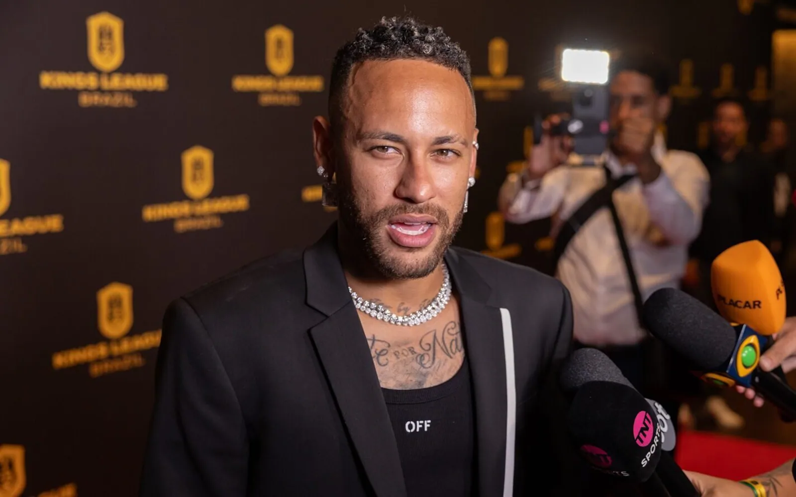 Leilão de Neymar terá noite na mansão do craque e passeio com Vini Jr; veja os itens