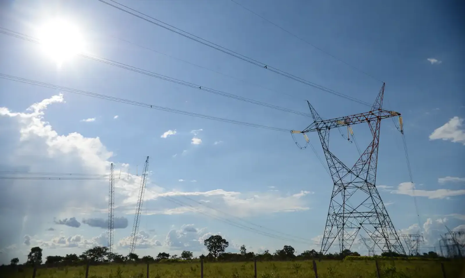 Aneel mantém bandeira vermelha para conta de luz em julho