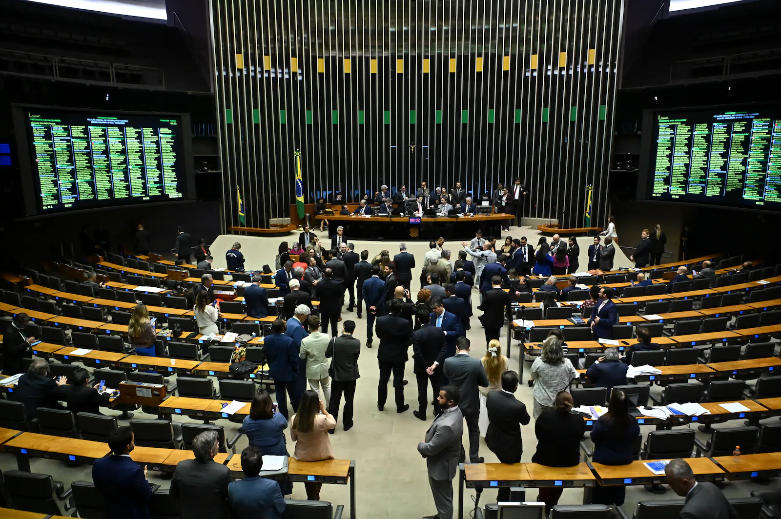 Derrubada do IOF chega ao Supremo e gera críticas no Congresso