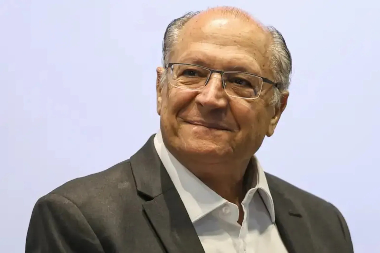 Alckmin: Lula lamenta investimento recorde com guerra e Moraes foi sábio sobre IO