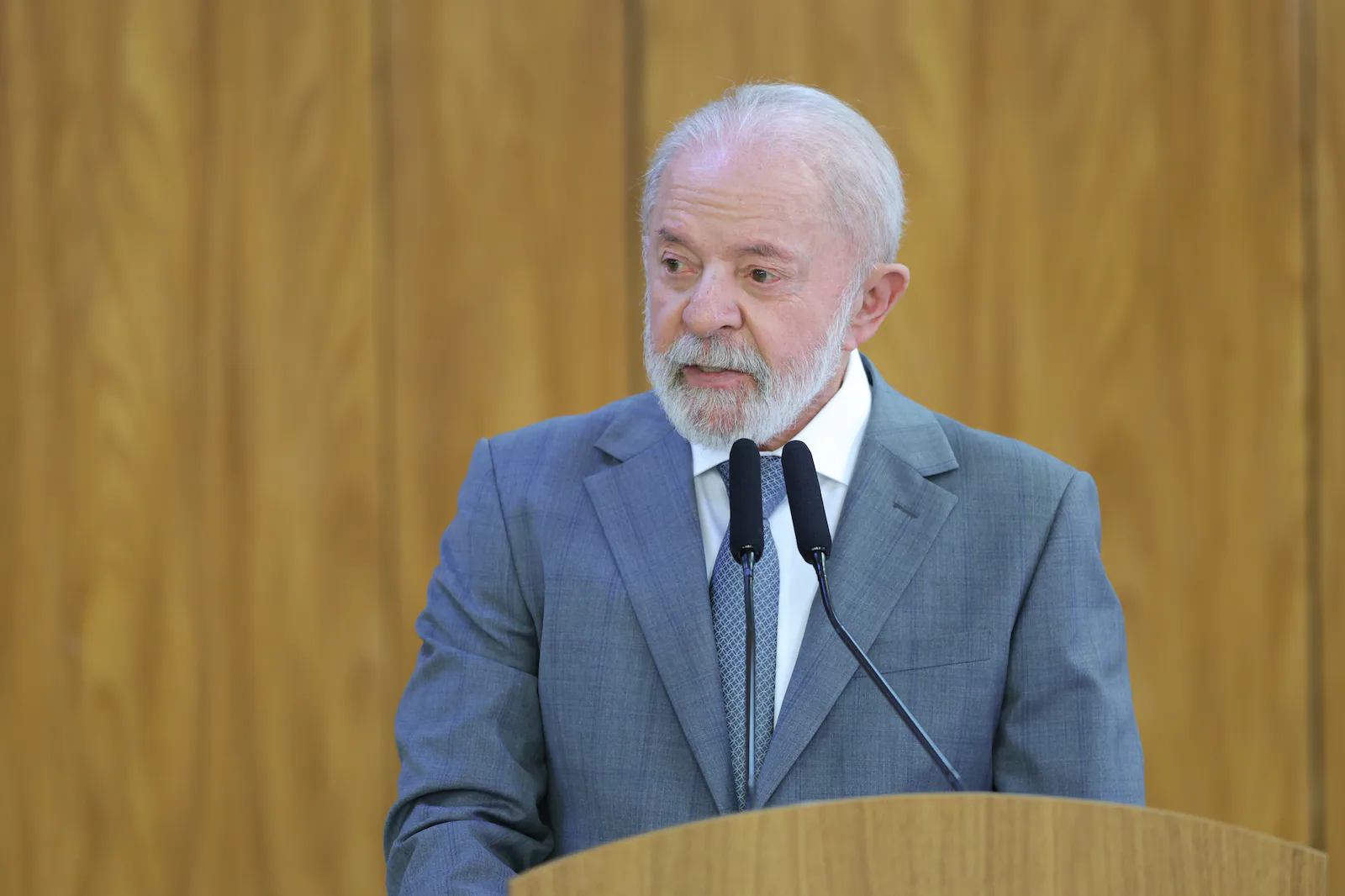 Entenda crise entre Lula e Trump, que levou EUA a taxar produtos brasileiros em 50%