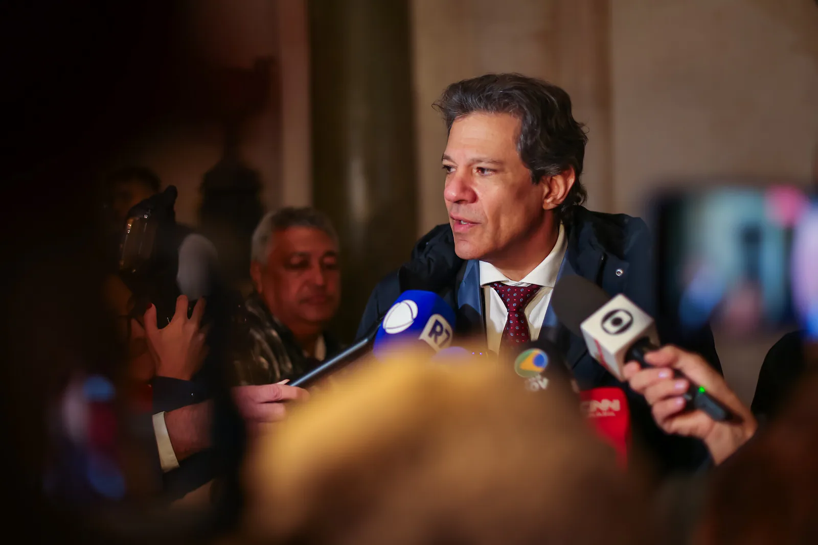 PIB cresce 2,5% e inflação será de 4,9% em 2025, prevê governo
