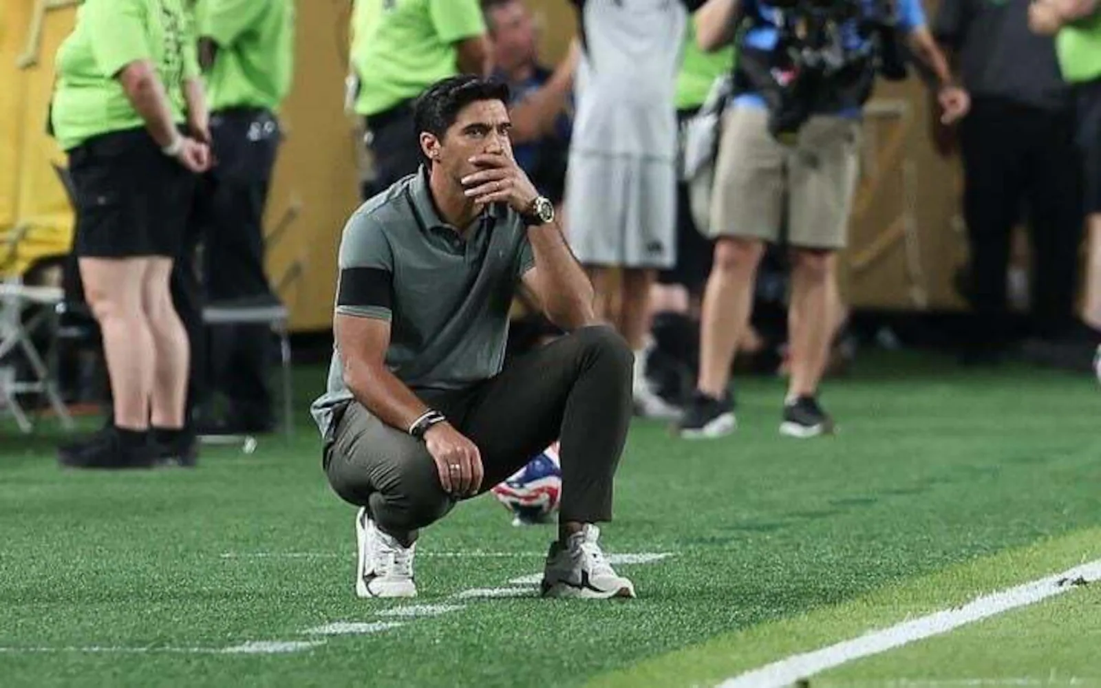 Palmeiras nega abandono e sai em defesa de Abel após coletiva