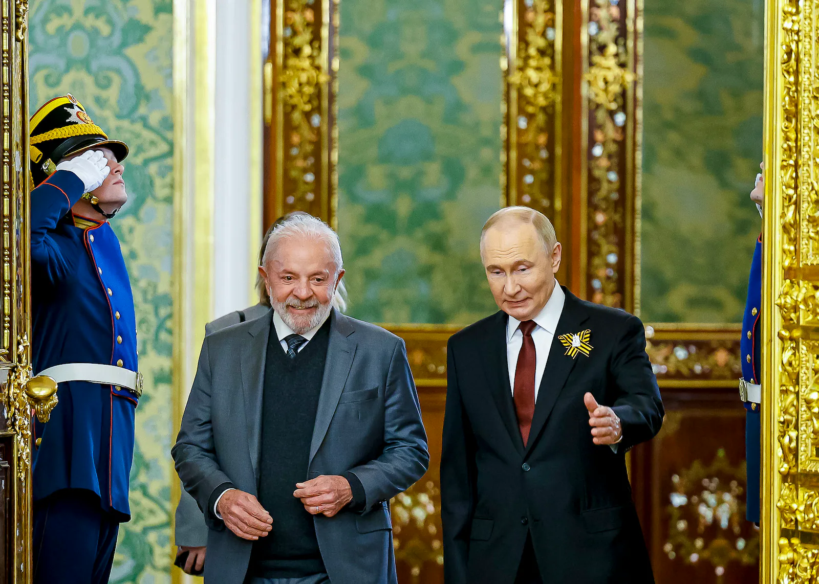 Vladimir Putin liga para Lula e fala sobre guerra e negociações com os EUA