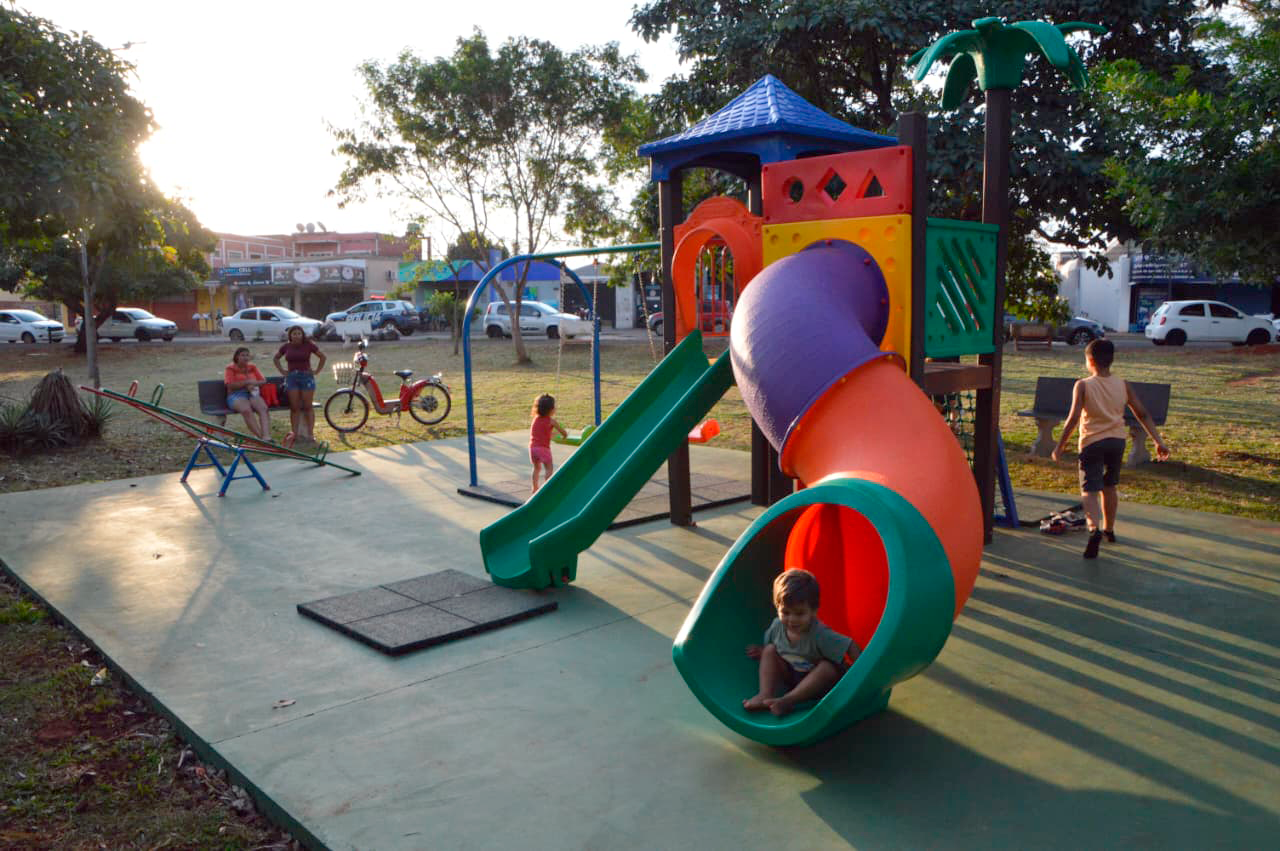 Prefeitura entrega novo parquinho infantil em parceria com MPT