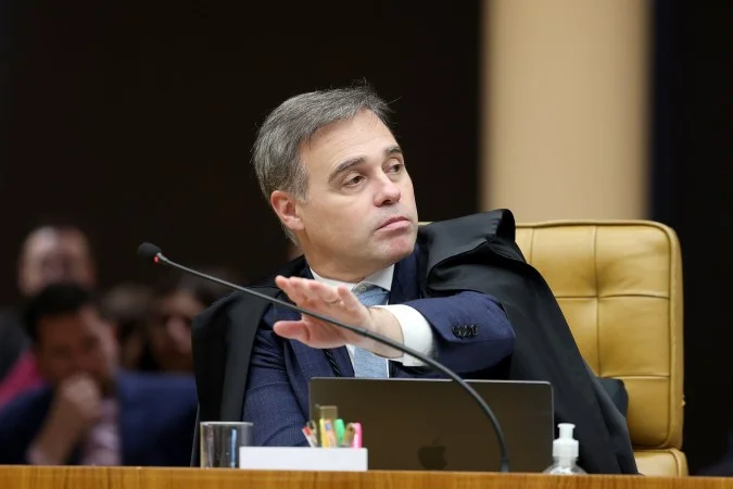 André Mendonça manda PF apurar vazamentos do caso Lulinha