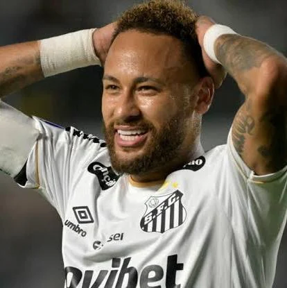 Neymar se oferece para jogar no sintético contra o Palmeiras; decisão fica nas mãos de Cuca