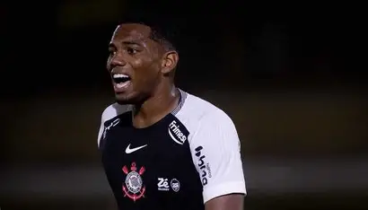 Corinthians vive expectativa de proposta oficial por André Luiz nesta segunda-feira
