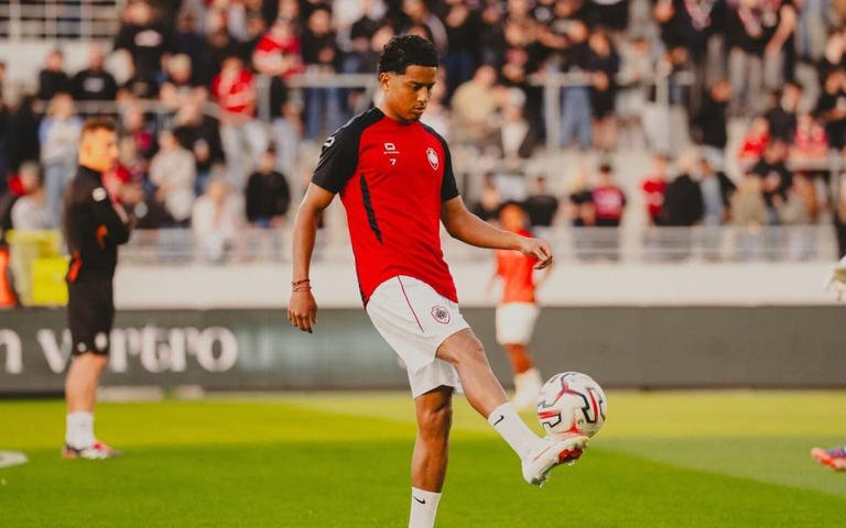 Novo reforço do Flamengo chama atenção em desembarque: 'Já teve'