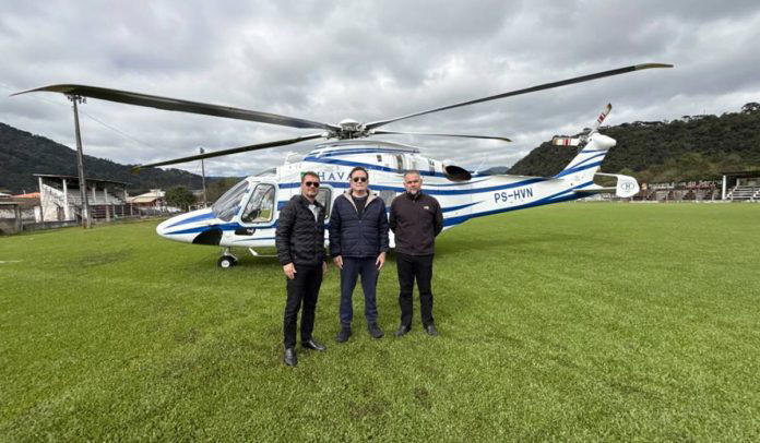 Luciano Hang disponibiliza helicóptero para levar Roberto Cabrini ao local do acidente que vitimou cantor Rick