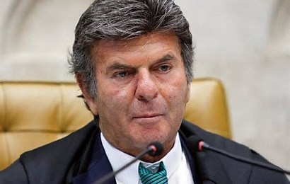 Fux derruba decisão de Dino sobre posts atribuídos a Flávio Bolsonaro sobre Nossa Senhora Aparecida