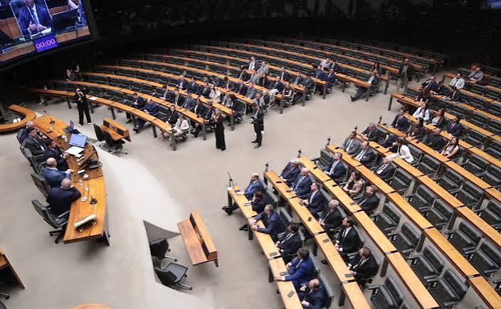 PP e União podem ultrapassar PL e liderar nova composição da Câmara, diz estudo