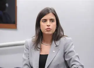 Mãe de Tabata Amaral é internada em estado grave após acidente em evento de campanha