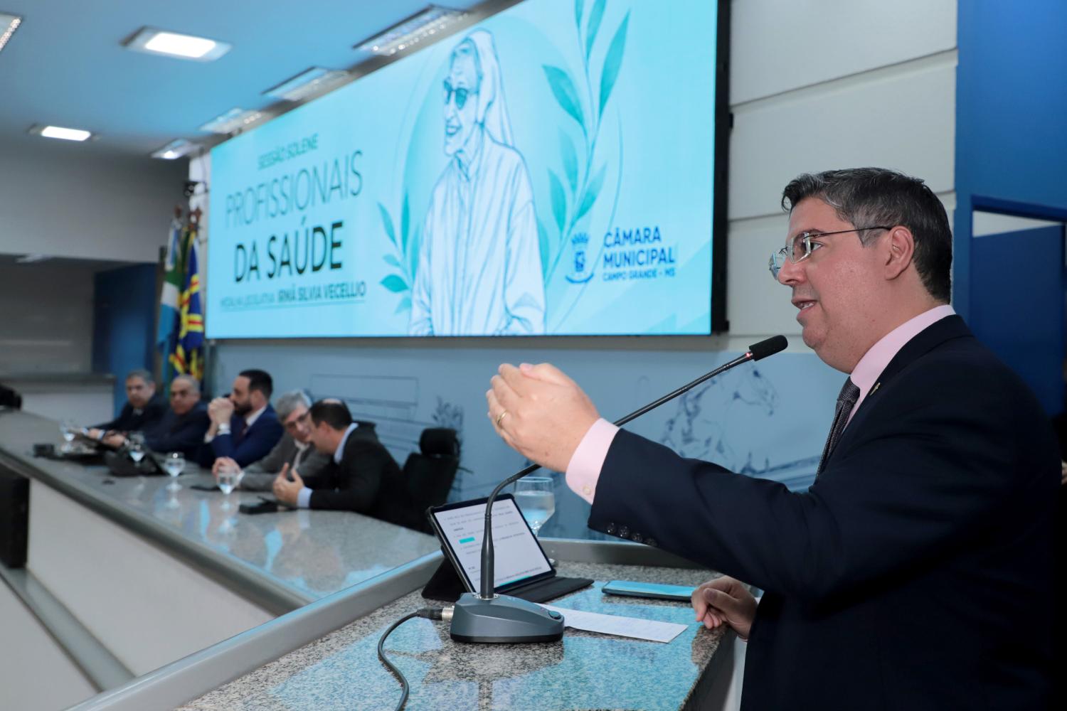 Profissionais da saúde são homenageados em Sessão Solene na Câmara