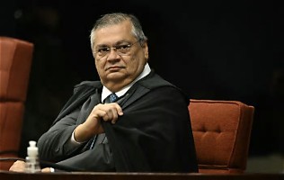 Dino manda PF investigar se houve interferência e financiamento estrangeiro nas eleições